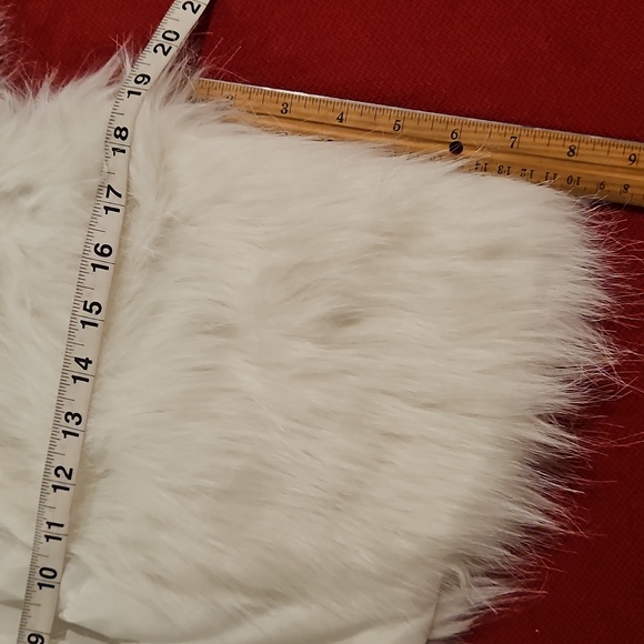 White Faux Fur Cropped Open Vest Wrap Bolero XS/SM Cover Your Shoulders NWOT - Picture 8 of 8